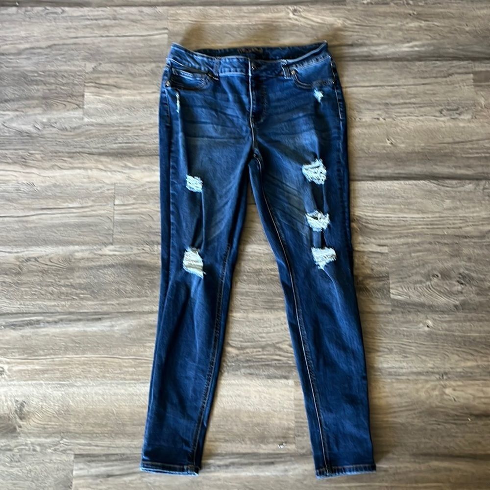 ‎Maurices Distressed Skinny Jeans